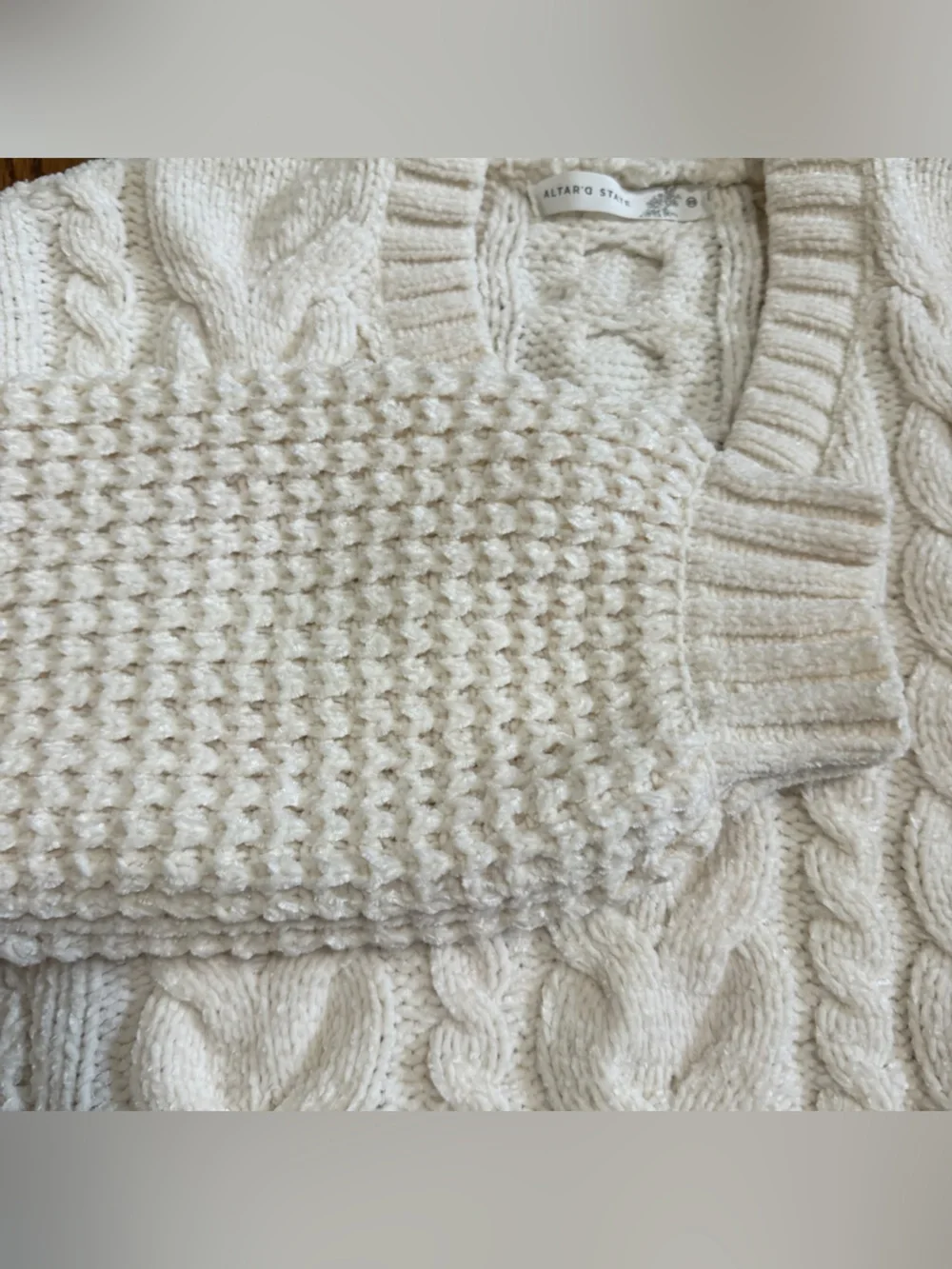 Altar'd State Cream V Neck Cable Knit Super Soft Sweater Size XS